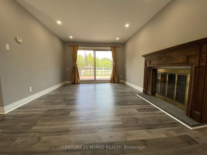 Property Photo:  16 North Hills Terrace  ON M3C 1M6 