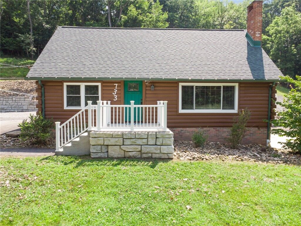 Property Photo:  733 McKee Rd  PA 15131 