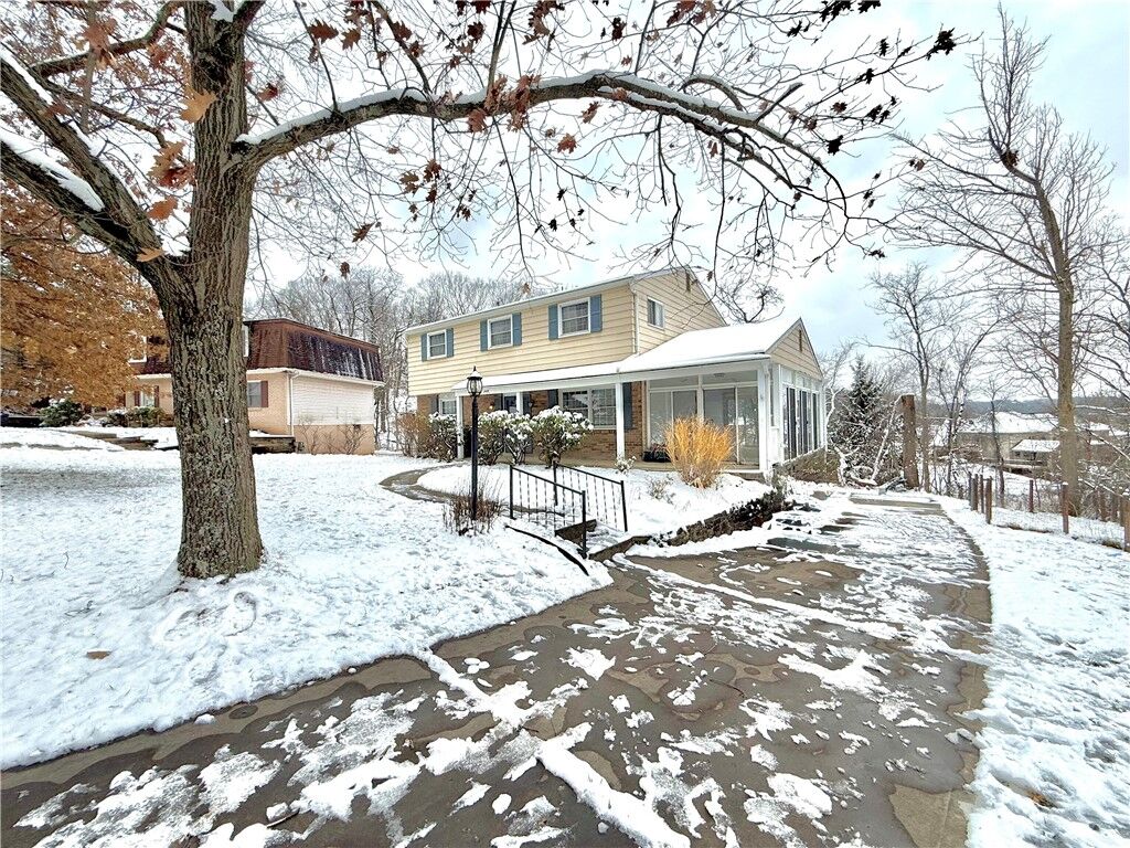Property Photo: 1449 Park View Dr PA 15101