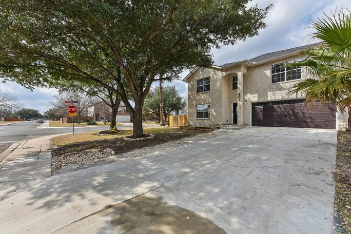 Property Photo:  901 E Whispering Hollow Drive  TX 78640 