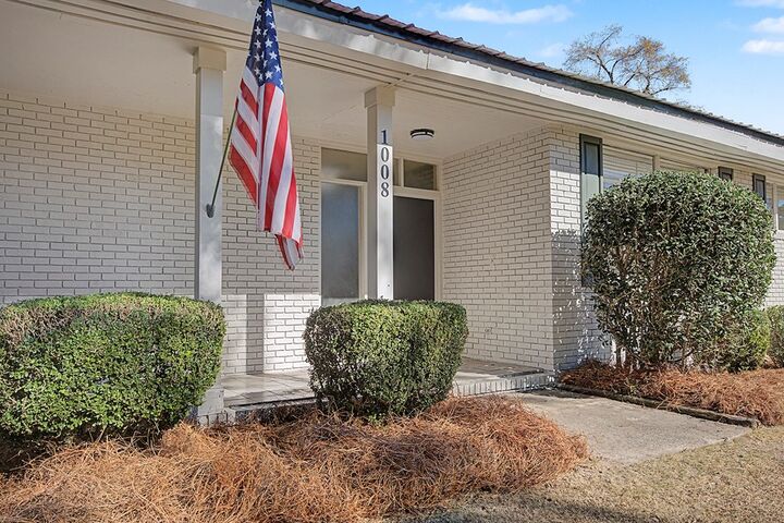 Property Photo:  1008 N Van Buren Street  GA 31707 