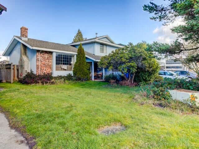 4391 Deerfield Crescent — photo 1