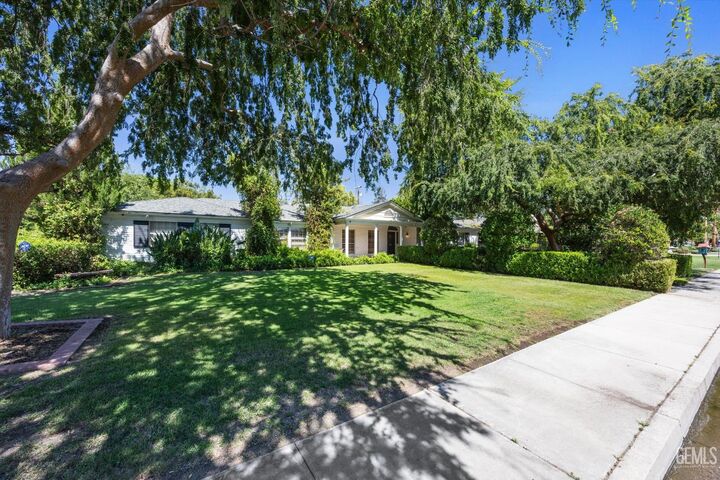 Property Photo:  719 Mannel Avenue  CA 93263 