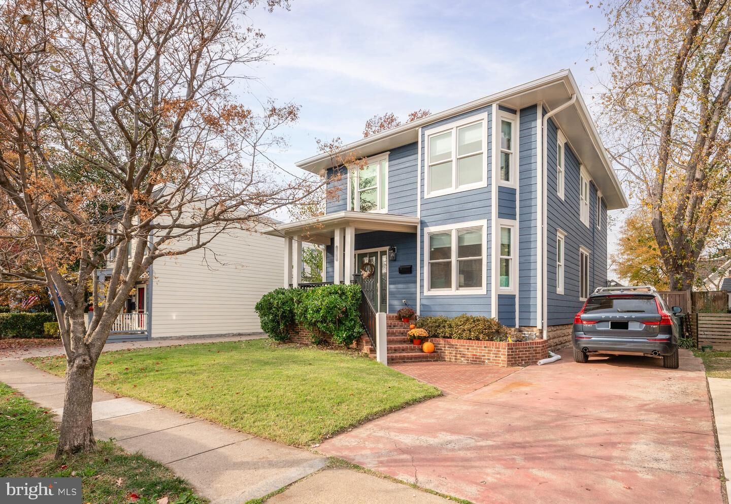 Property Photo:  106 E Oxford Avenue E  VA 22301 