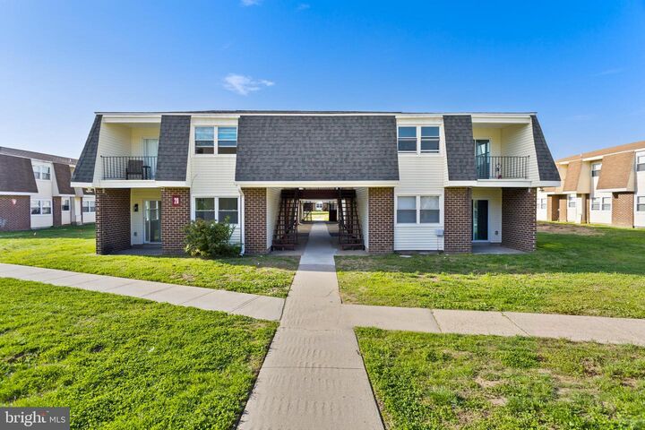 Property Photo:  20-1 Florence Tollgate Place 1  NJ 08518 