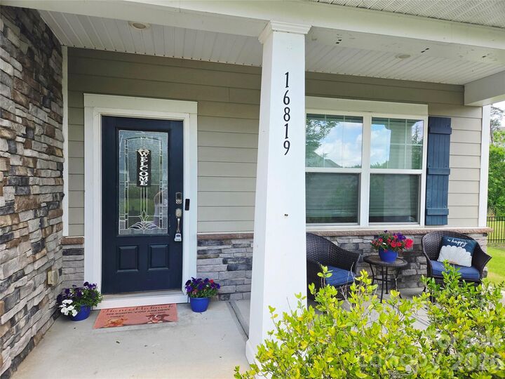 Property Photo: 16819 Cozy Cove Road NC 28278
