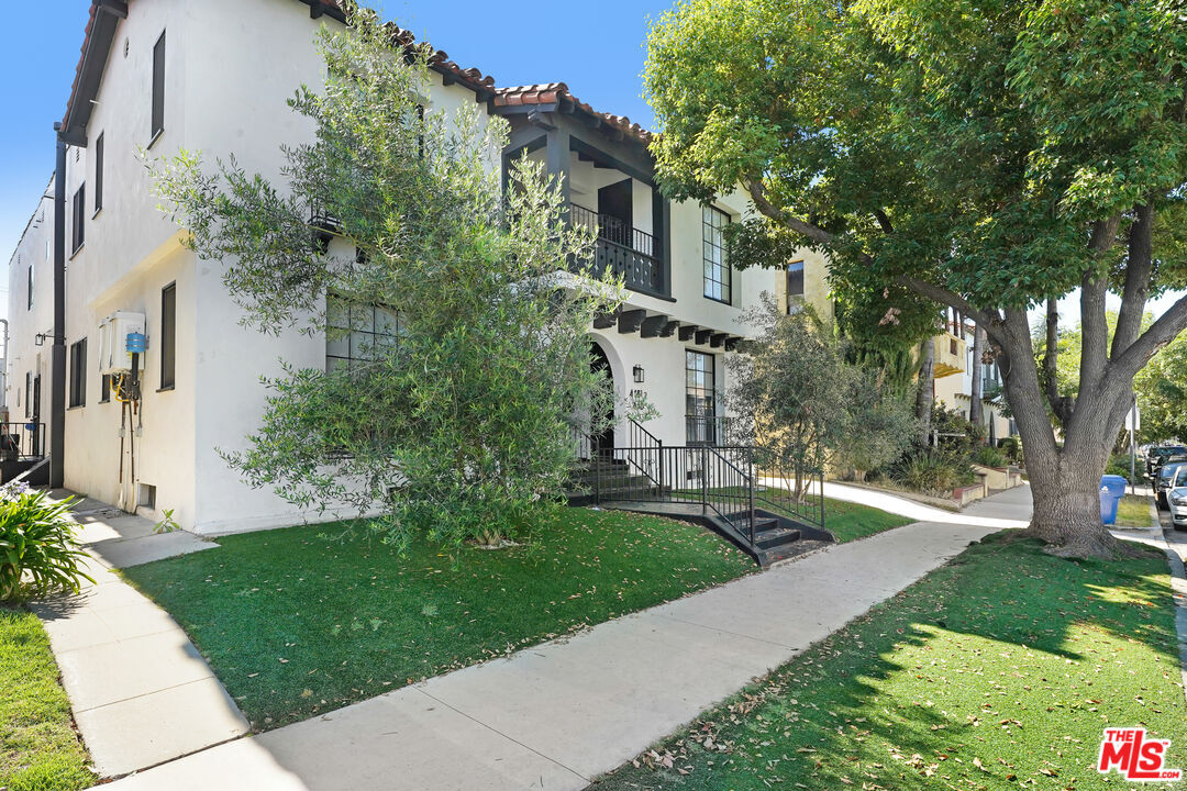 Property Photo: 418 N Stanley Ave CA 90036