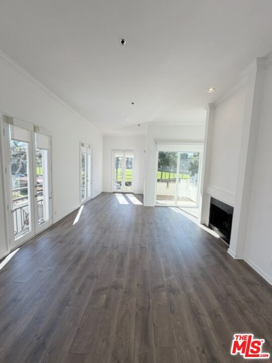 Property Photo:  230 Hamilton Dr  CA 90211 