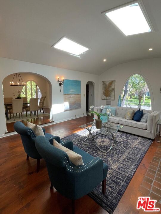 Property Photo: 309 S Crescent Dr CA 90212