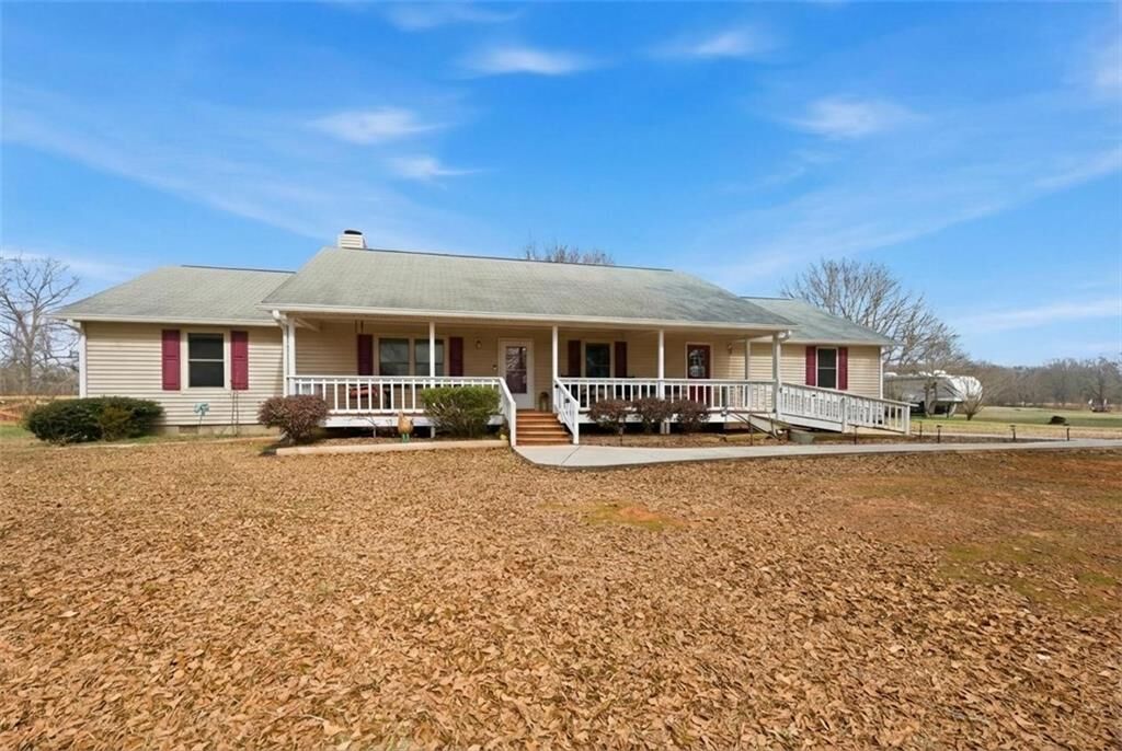 Property Photo: 298 Trestle Road GA 30248