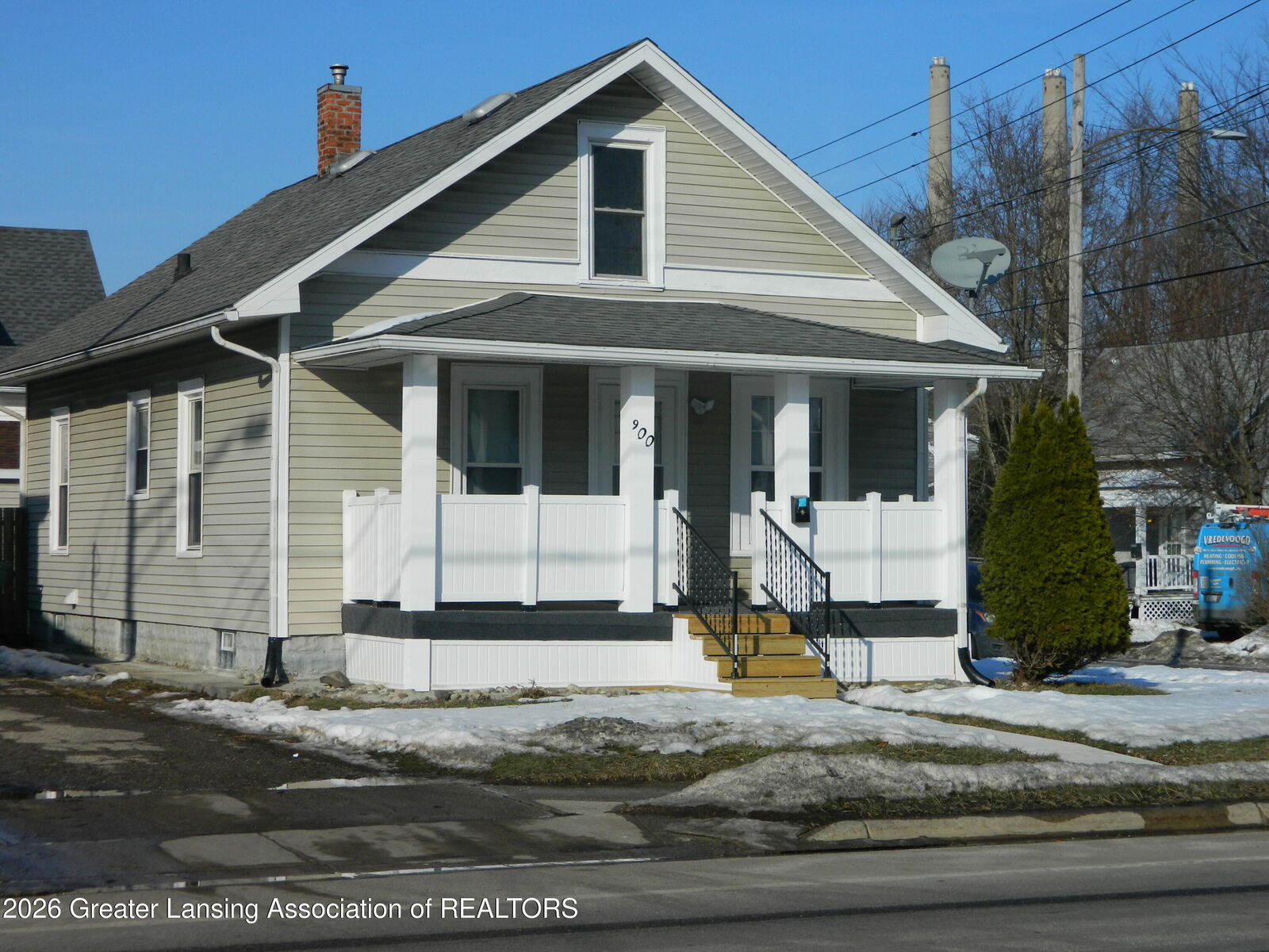 Property Photo:  900 W Mount Hope Avenue  MI 48910 