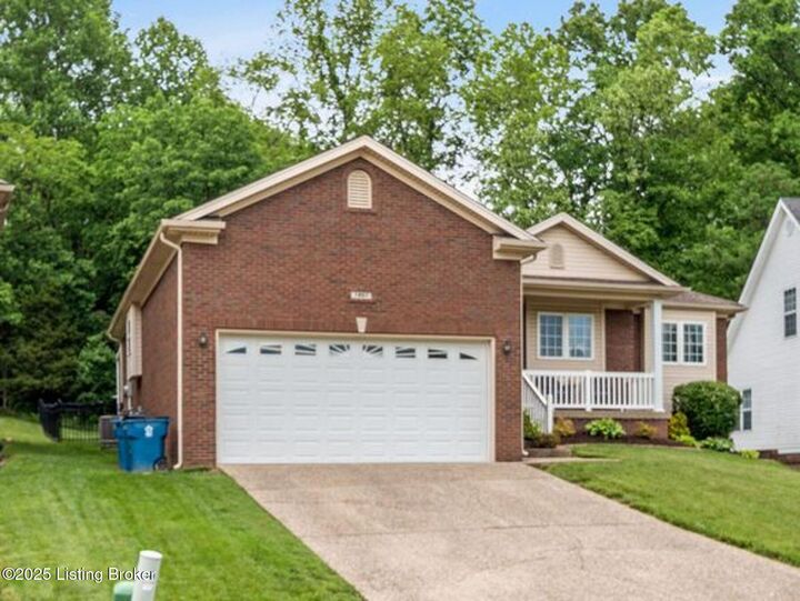 Property Photo:  7207 Oakburn Dr  KY 40258 