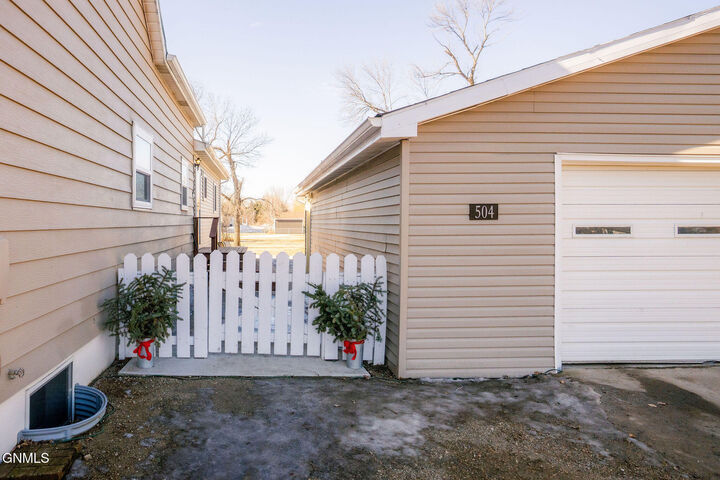 Property Photo: 504 3rd Avenue N ND 58492