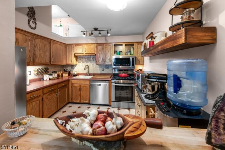 Property Photo: 41 Lexington Ln B NJ 07480