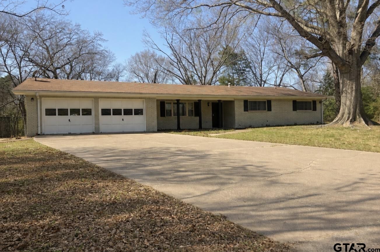 Property Photo: 108 Circle TX 75773