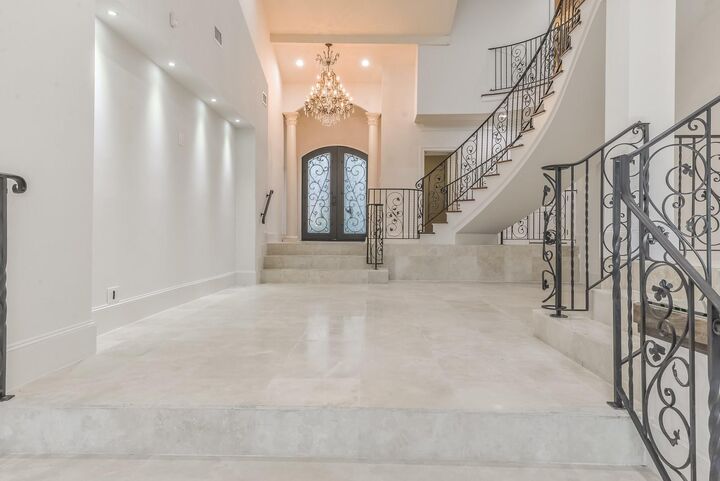 Property Photo:  15 W Shady Lane B  TX 77063 