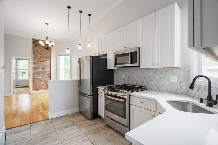 Property Photo:  132 Lincoln St 6  NJ 07307 