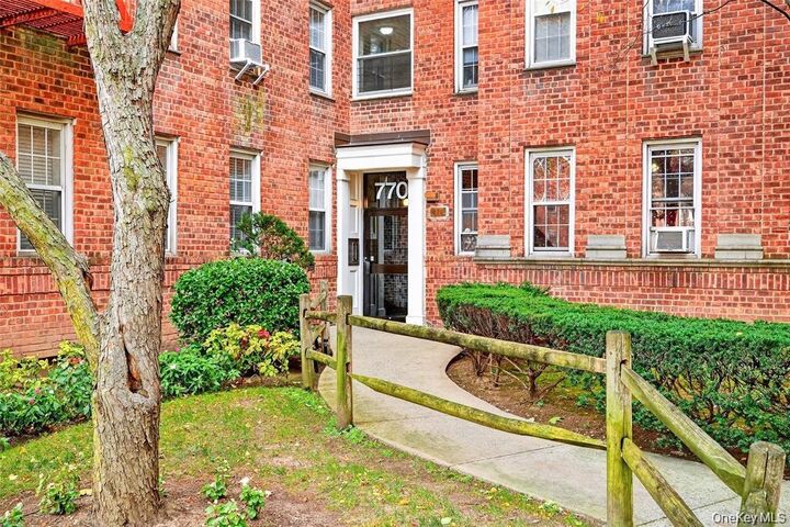 Property Photo:  770 Bronx River Rd A41  NY 10708 