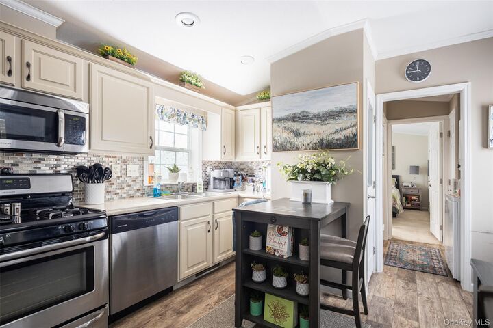 Property Photo: 181 Glynwood 181 NY 11901