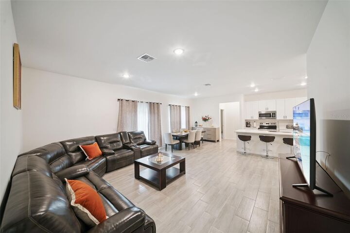 Property Photo: 1523 Zinnia Drive FL 32725