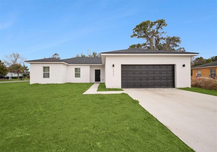 Property Photo: 1523 Zinnia Drive FL 32725