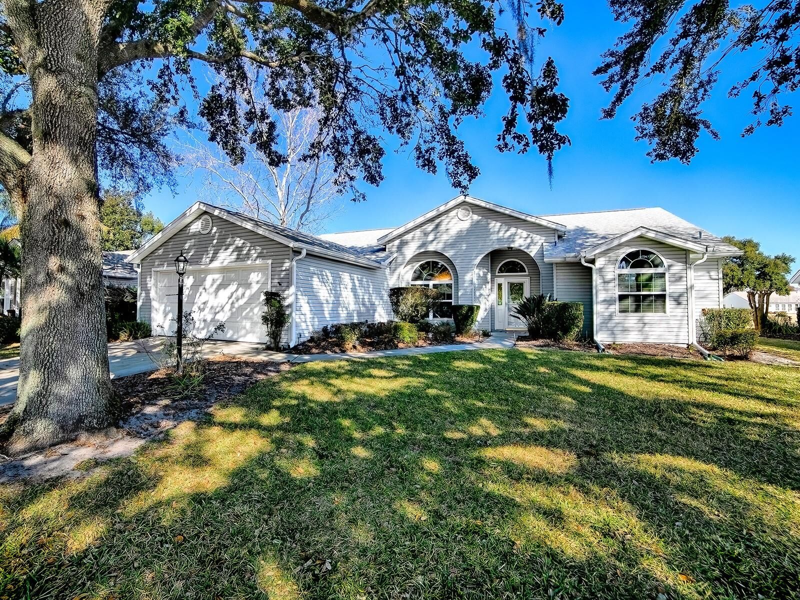 Property Photo: 26029 Oakmount Drive FL 34748