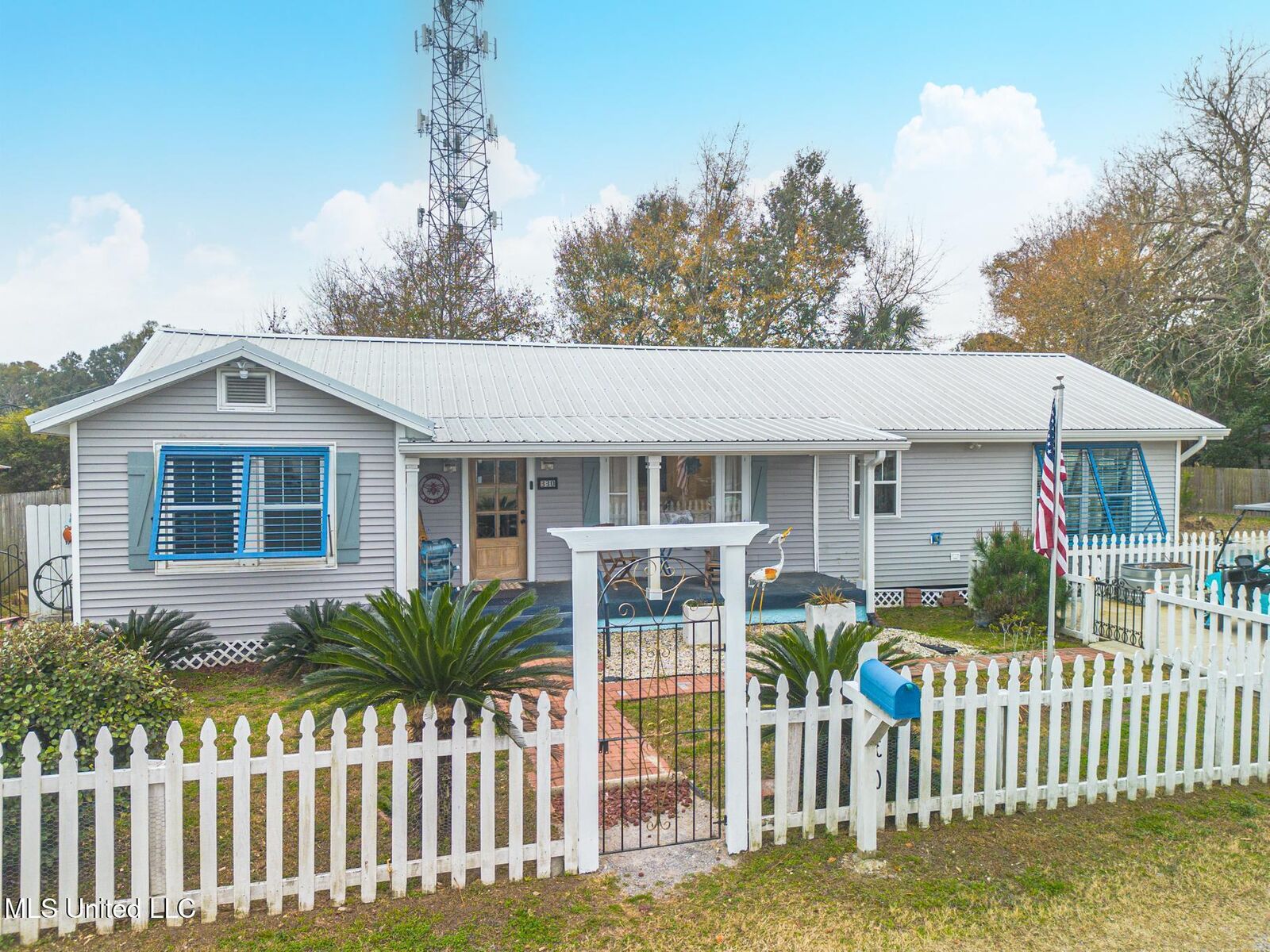 Property Photo:  330 Easterbrook Street  MS 39520 