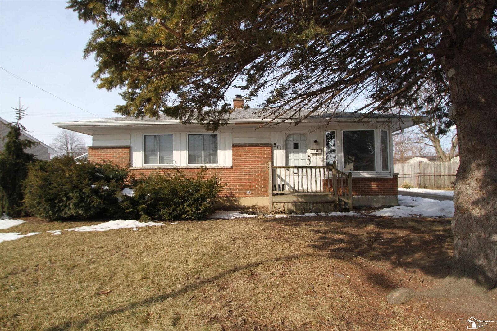 Property Photo:  511 John Rolfe Drive  MI 48162 