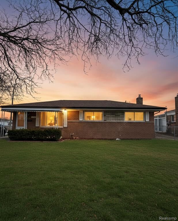 Property Photo:  32960 Oakview Drive  MI 48092 1092 
