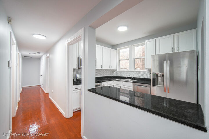 Property Photo:  6720 S Paxton Avenue 3N  IL 60649 