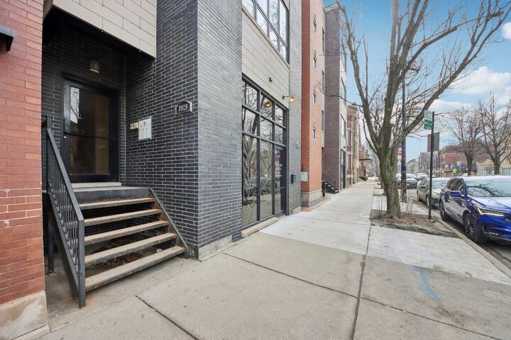 Property Photo: 3929 N Ashland Avenue 2 IL 60613