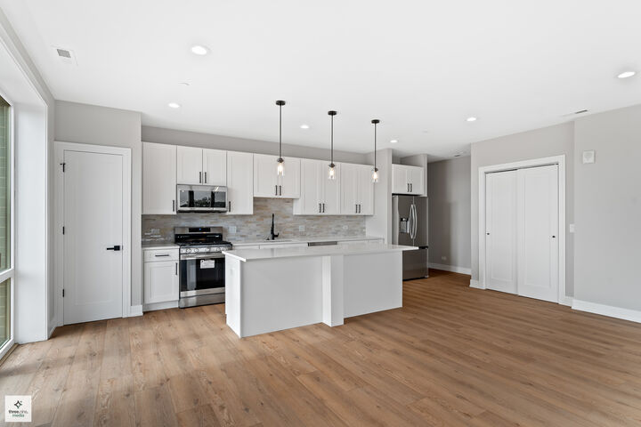 Property Photo: 8631 W Grand Avenue 4E IL 60171