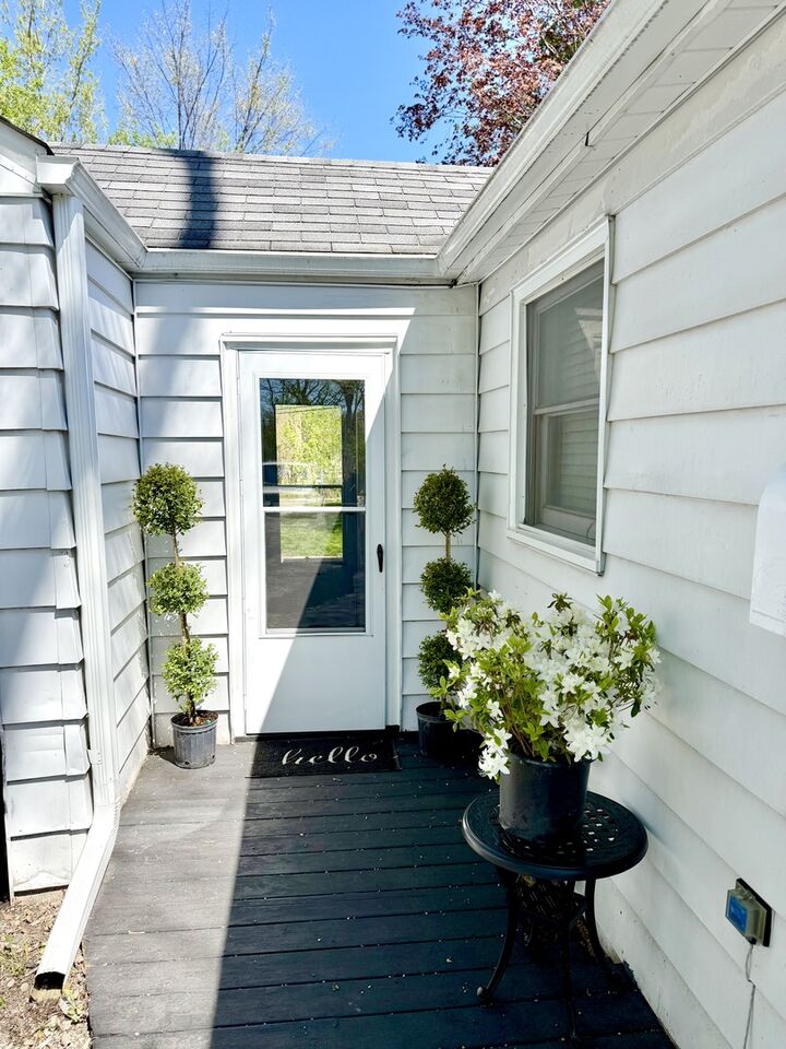 Property Photo:  905 Rockland Road  IL 60044 