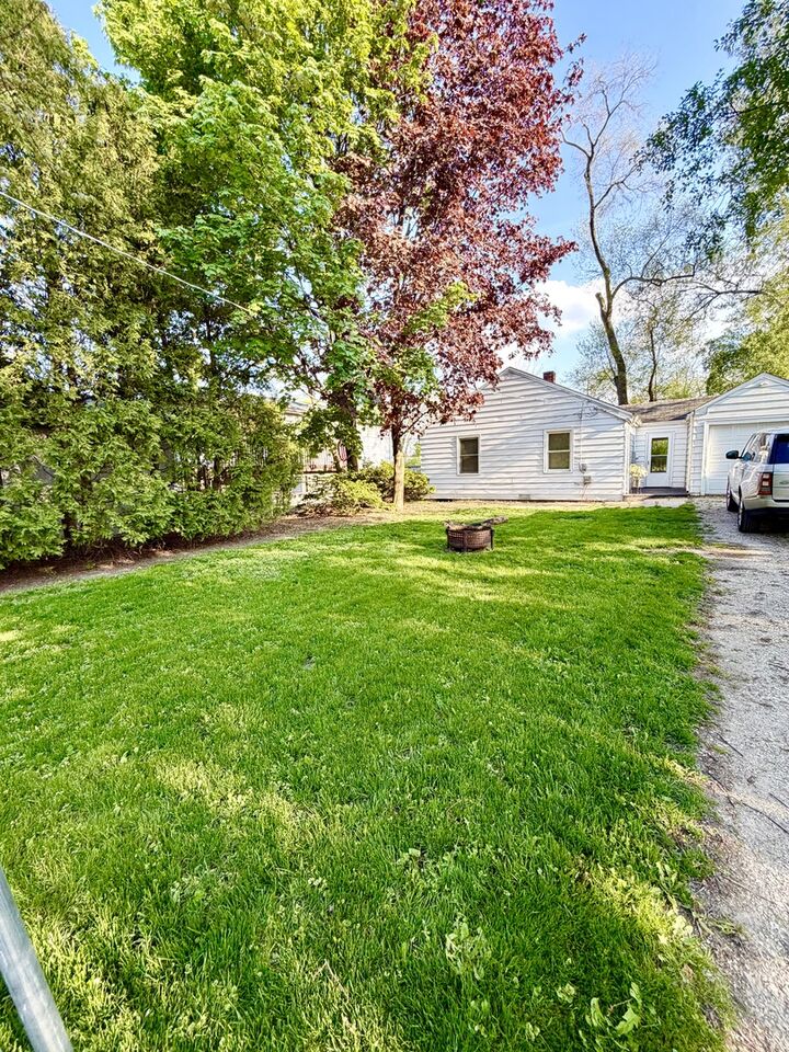Property Photo:  905 Rockland Road  IL 60044 