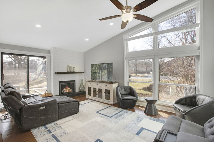 Property Photo: 706 Waukegan Road 4 IL 60025