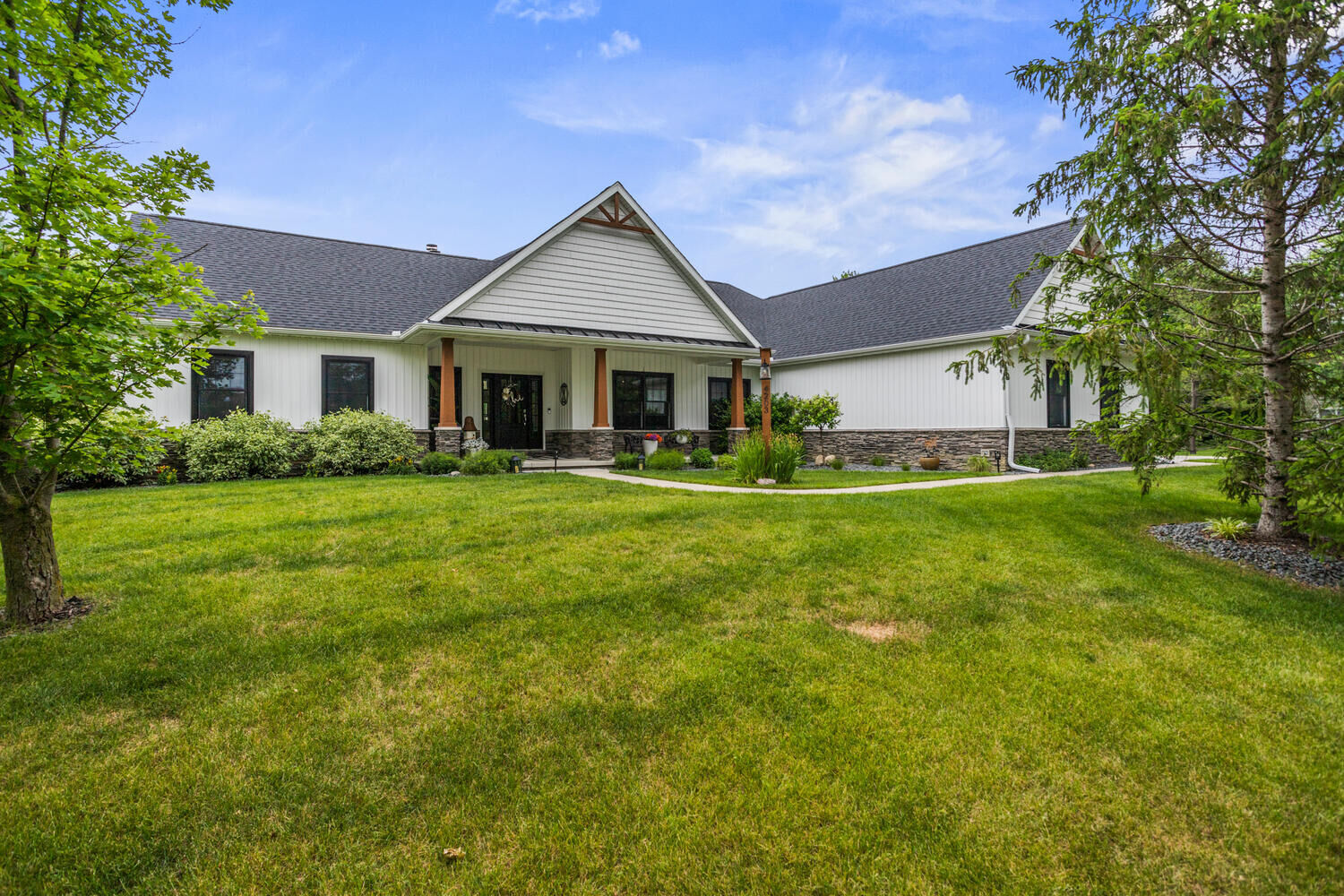 Property Photo: 4203 Curtis Meadow Drive IL 61822