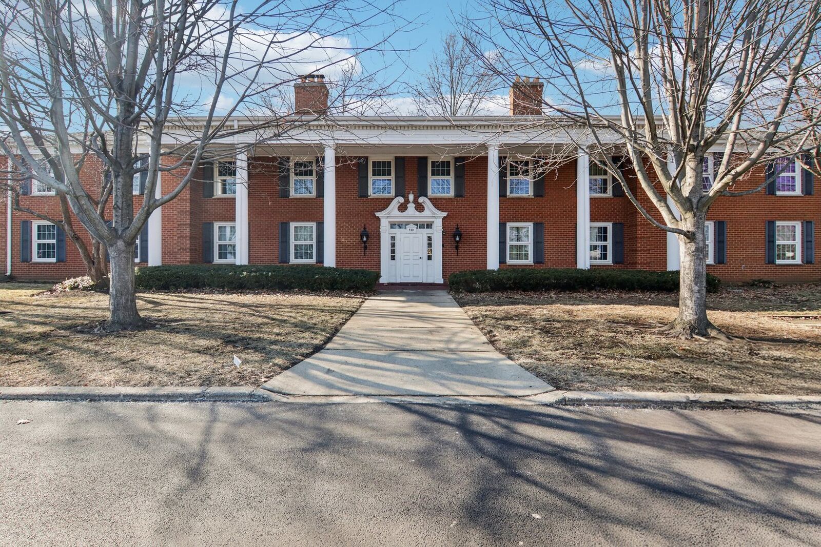 Property Photo:  530 Devonshire Lane 13  IL 60014 