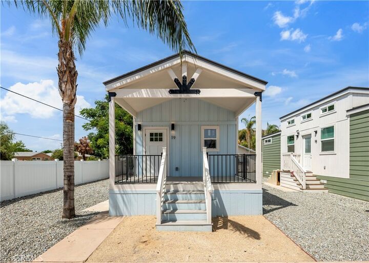 Property Photo: 501 S Mistletoe 19 CA 92582