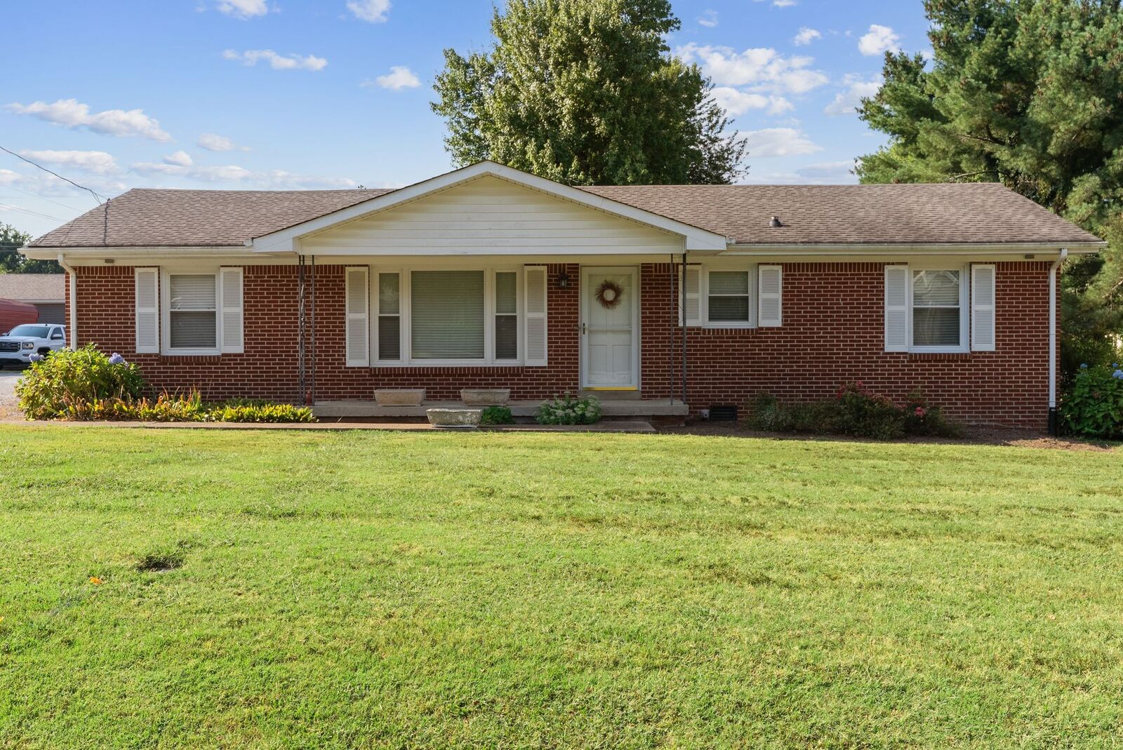 Property Photo:  209 Oak Dr  TN 37064 