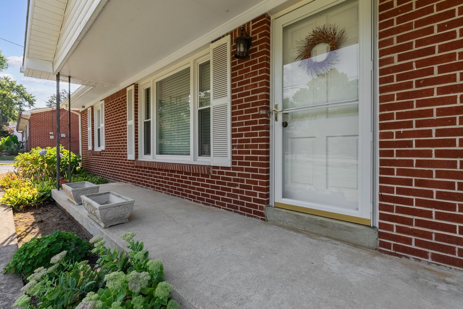 Property Photo: 209 Oak Dr TN 37064