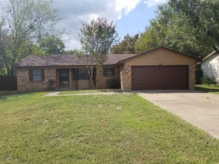 Property Photo: 1207 Alpine Street TX 75401