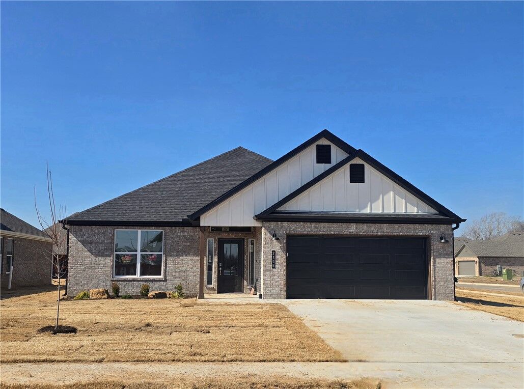 Property Photo:  2308 N Zane Street  AR 72761 