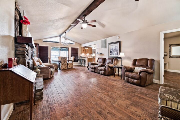 Property Photo:  1 Woburn Lane  AR 72715 