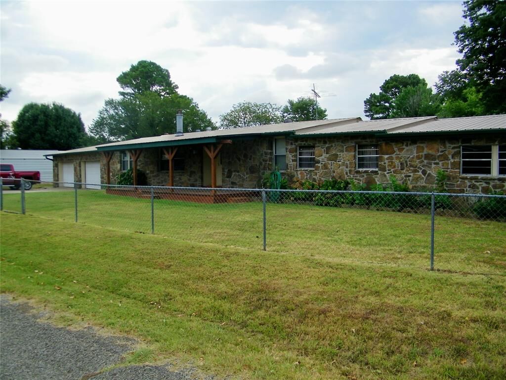 Property Photo:  417614 E 1123 Road  OK 74426 
