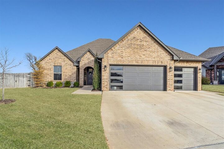 Property Photo: 5812 Ledgestone Drive OK 73064