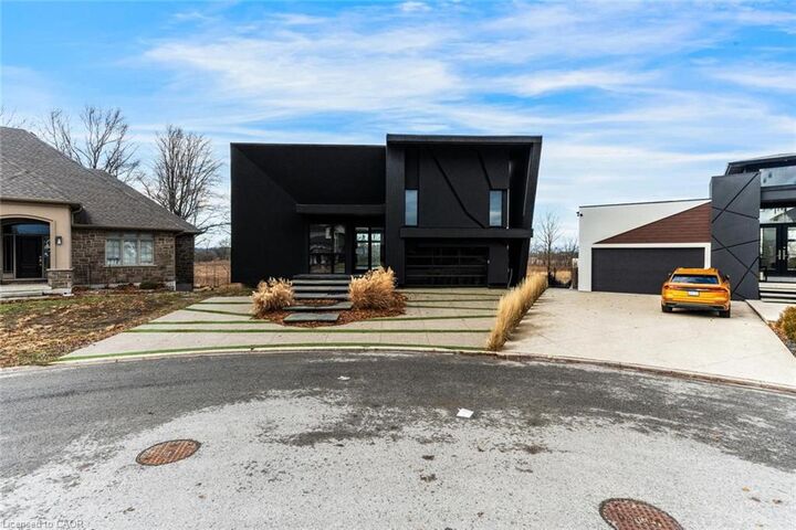 Property Photo: 5599 Osprey Avenue ON L2H 0M2