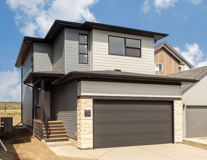 738 Violet Place W — photo 1