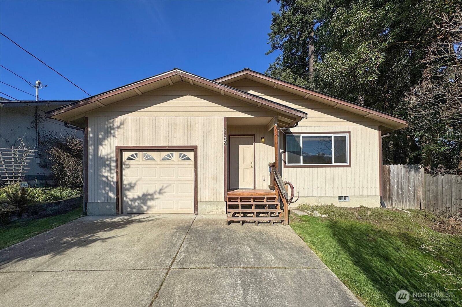 Property Photo:  1125  Fountain Street  WA 98363 