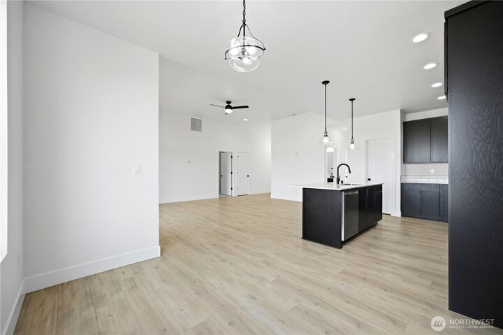 Property Photo: 1134 E Mt Hood Street WA 99344