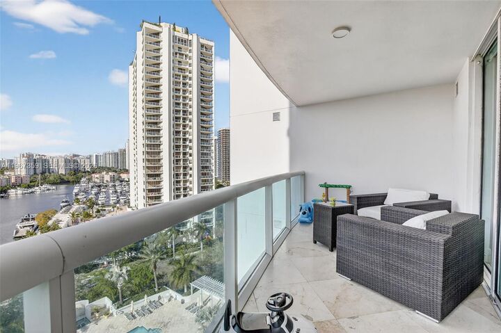 Property Photo:  19400 Turnberry Way 1012  FL 33180 